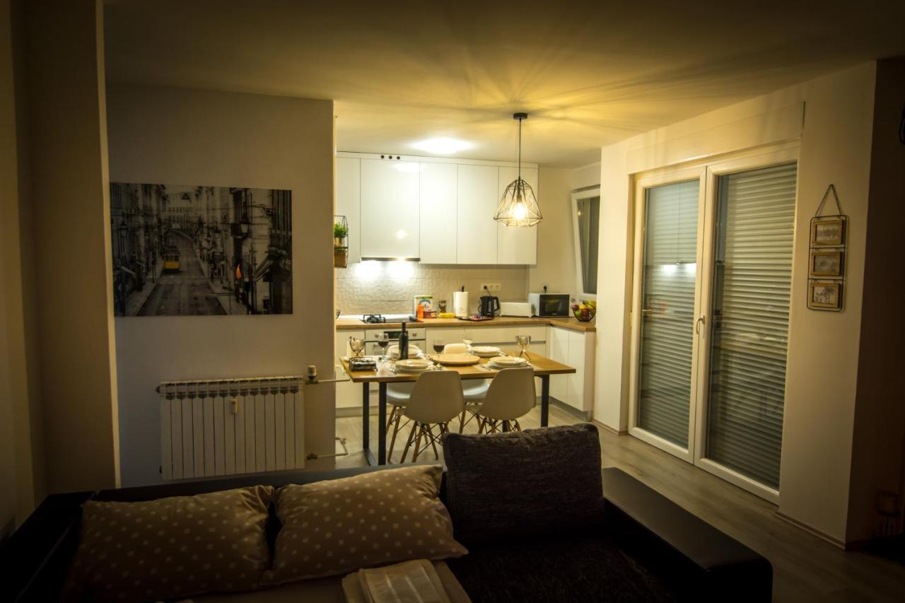 Sky Appartement Slavonski Brod Buitenkant foto