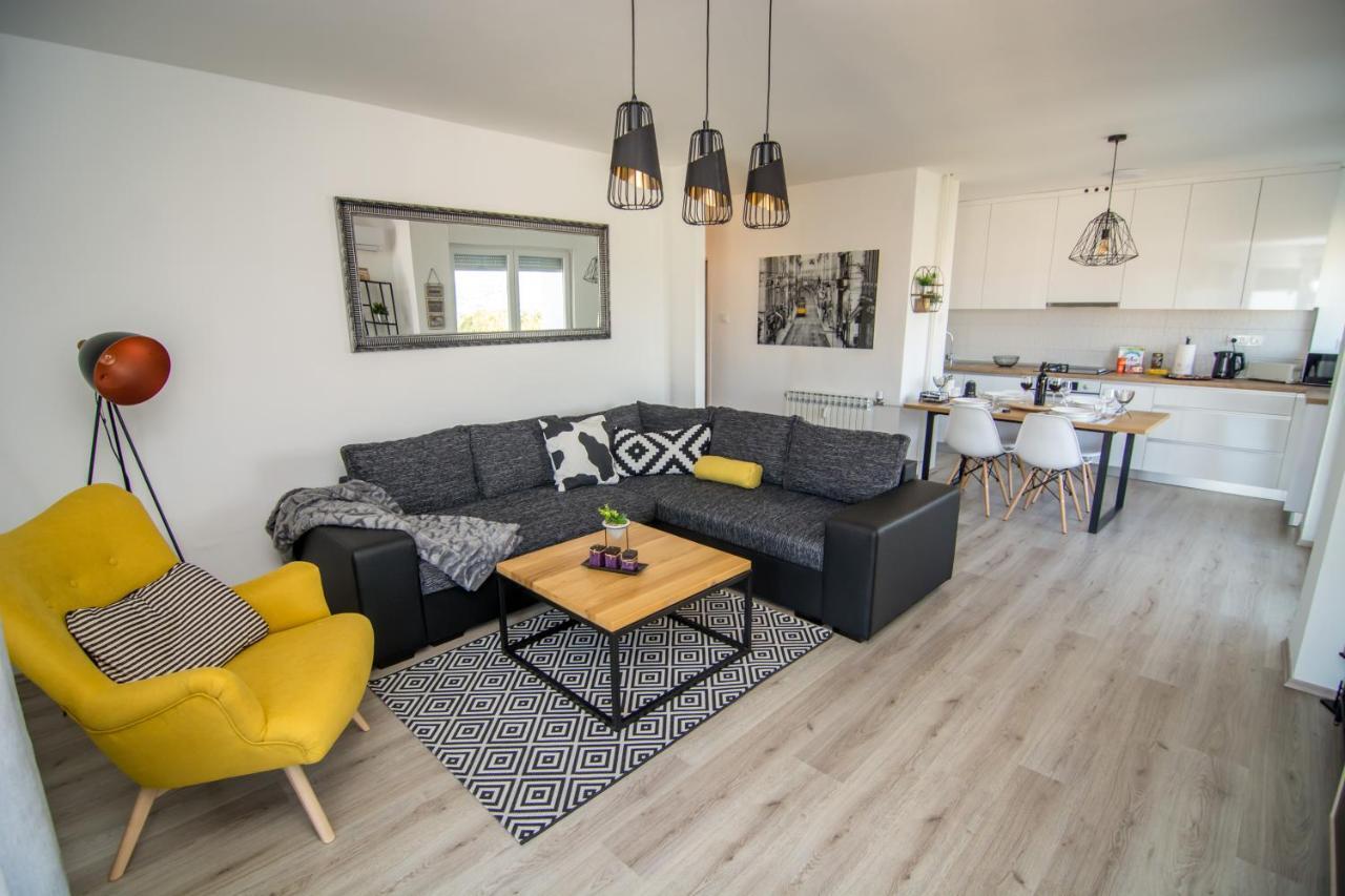 Sky Appartement Slavonski Brod Buitenkant foto
