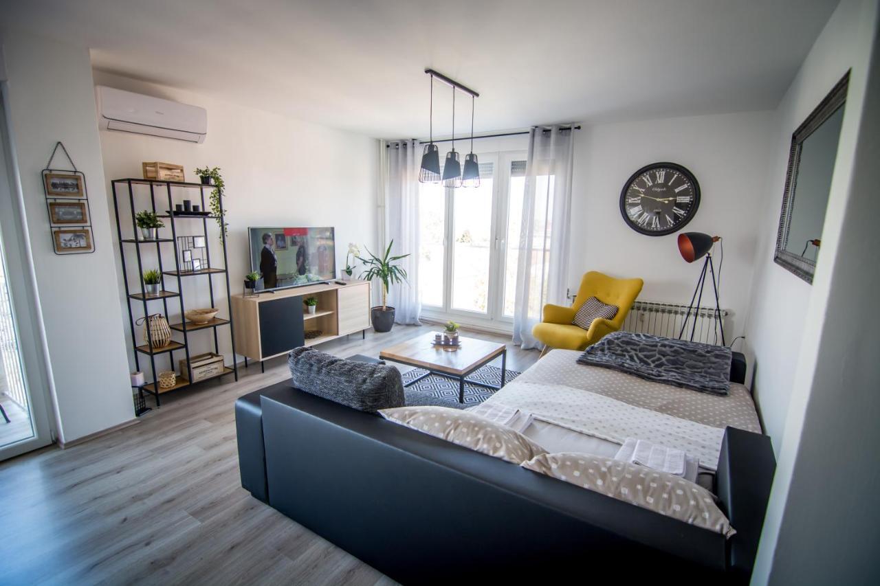 Sky Appartement Slavonski Brod Buitenkant foto