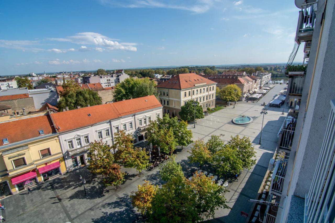 Sky Appartement Slavonski Brod Buitenkant foto
