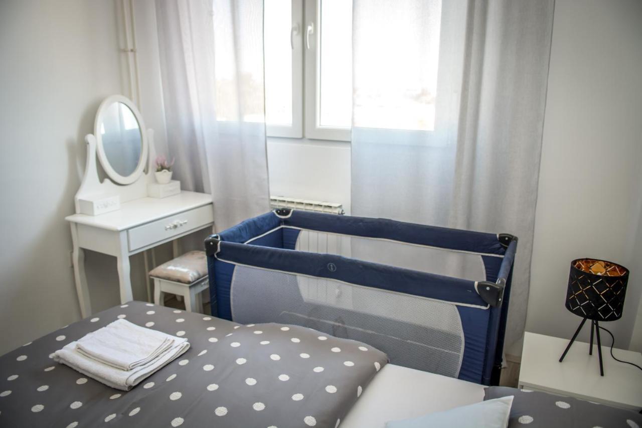 Sky Appartement Slavonski Brod Buitenkant foto