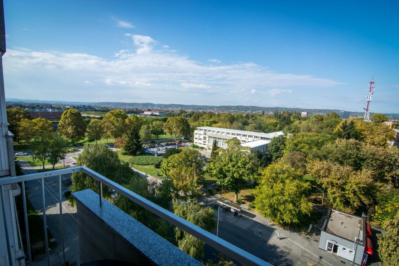 Sky Appartement Slavonski Brod Buitenkant foto