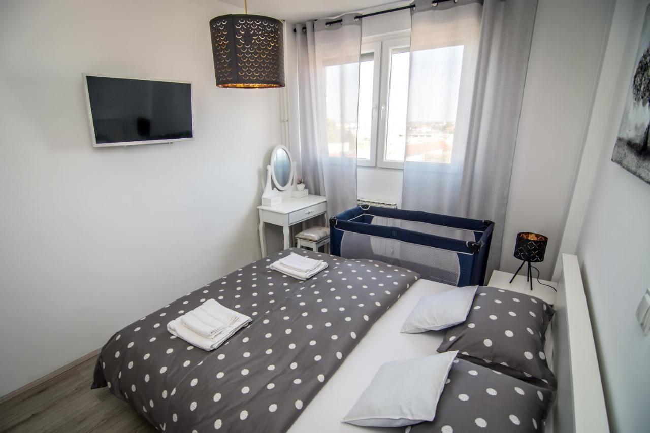 Sky Appartement Slavonski Brod Buitenkant foto