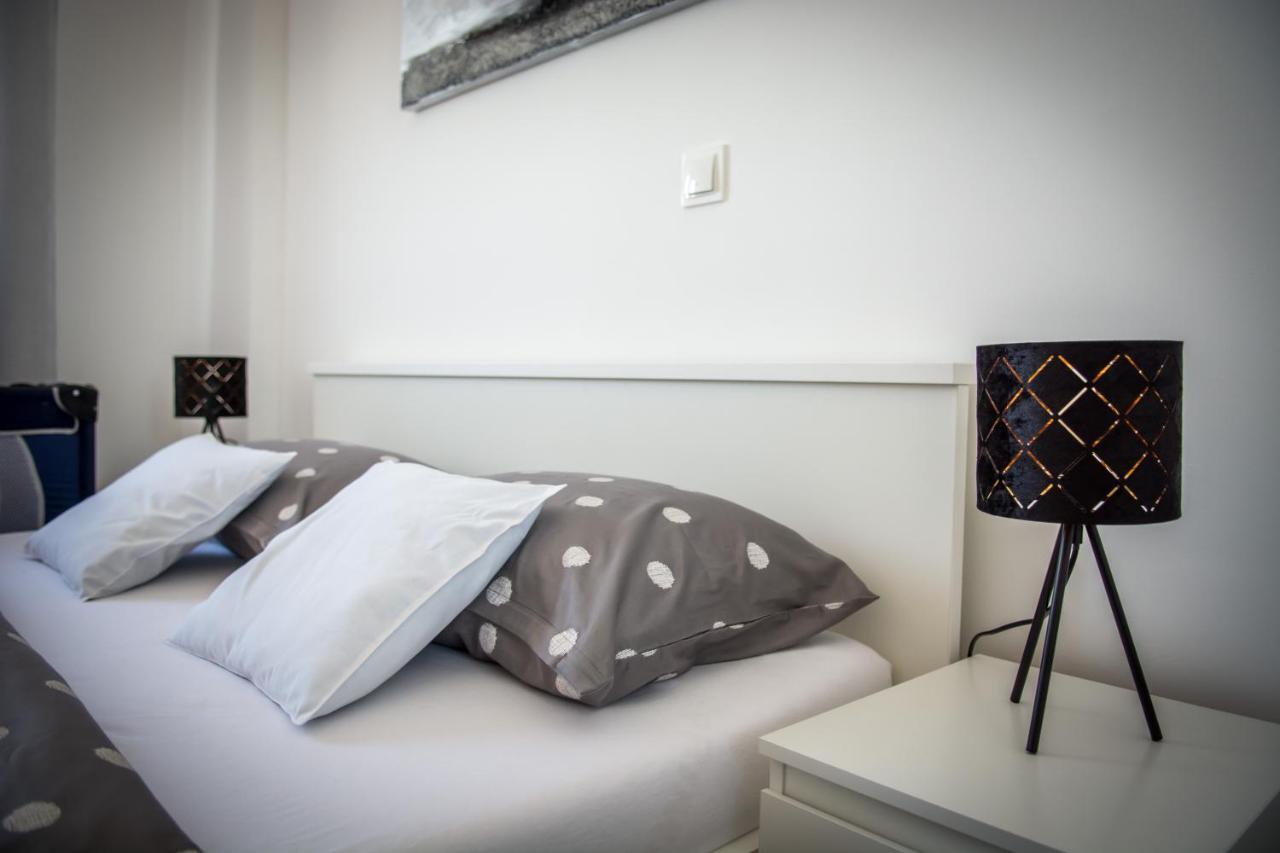 Sky Appartement Slavonski Brod Buitenkant foto
