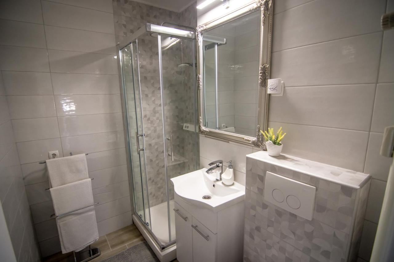 Sky Appartement Slavonski Brod Buitenkant foto