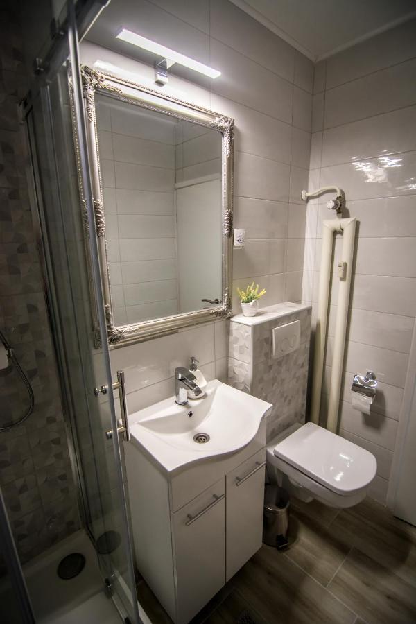 Sky Appartement Slavonski Brod Buitenkant foto