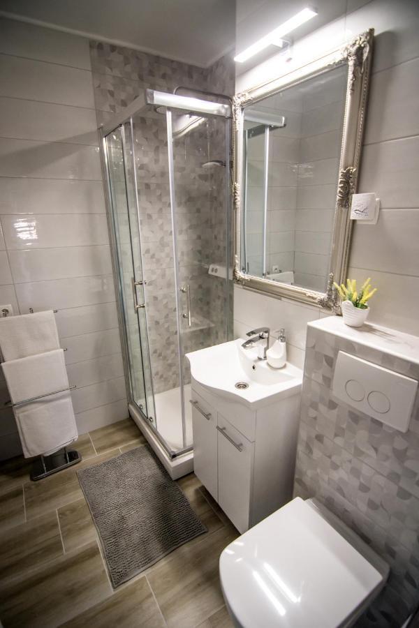 Sky Appartement Slavonski Brod Buitenkant foto