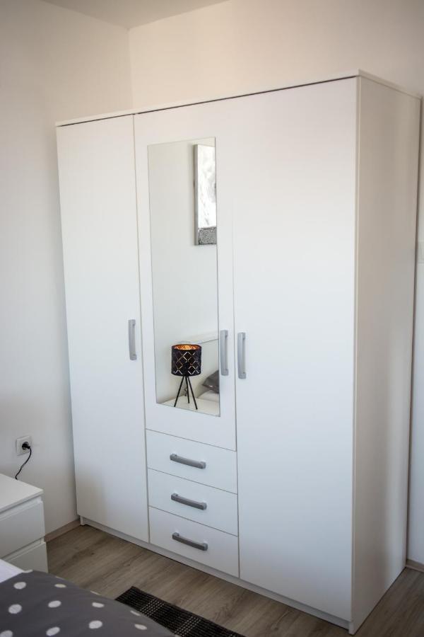 Sky Appartement Slavonski Brod Buitenkant foto