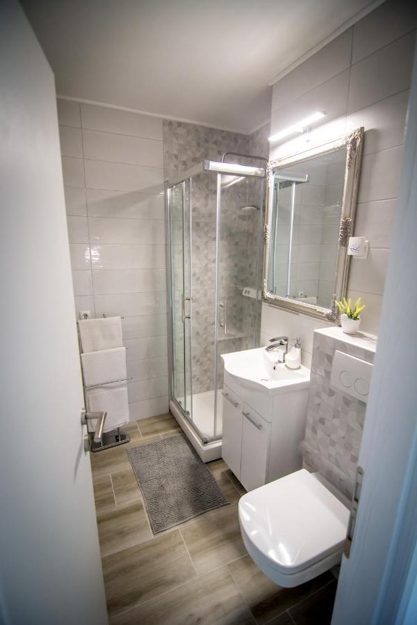 Sky Appartement Slavonski Brod Buitenkant foto