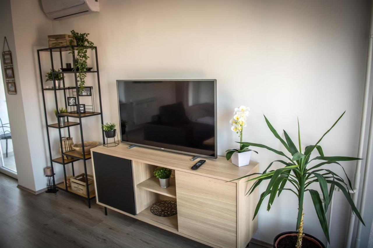 Sky Appartement Slavonski Brod Buitenkant foto