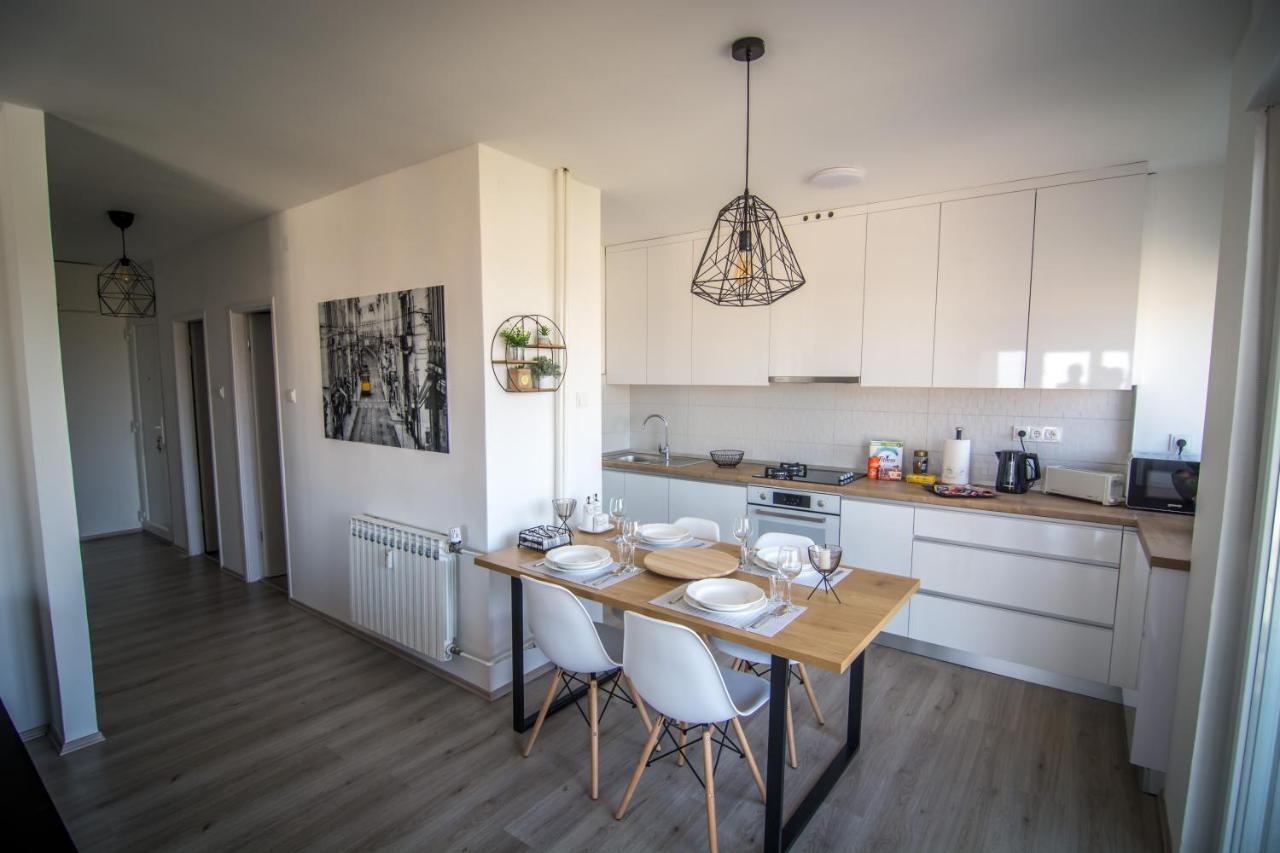 Sky Appartement Slavonski Brod Buitenkant foto