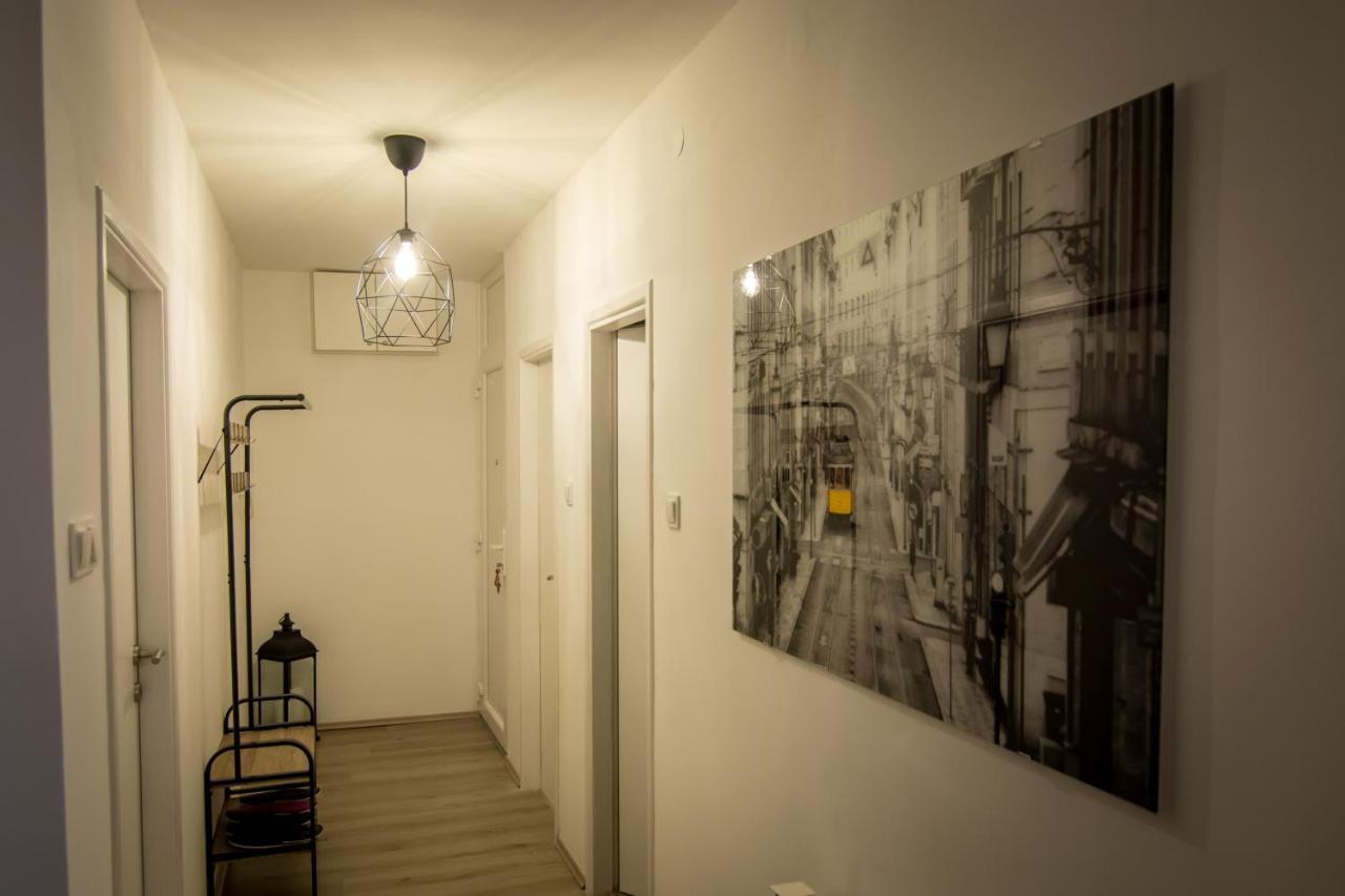Sky Appartement Slavonski Brod Buitenkant foto